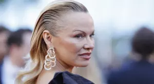 Памела Андерсън призна защо не носи грим от 4 години (СНИМКИ)