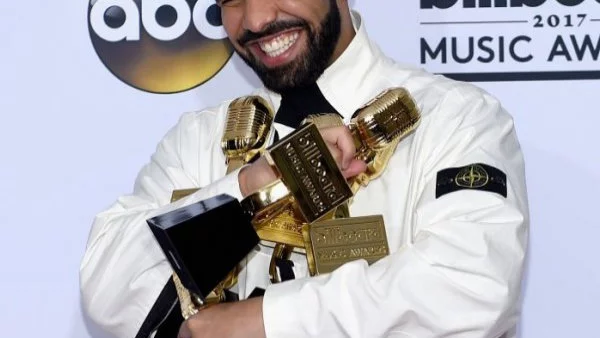 Дрейк обра наградите на "Билборд" (видео)