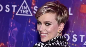 Скарлет Йохансон с нов приятел (снимка)