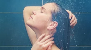 5 ползи за кожата от студения душ