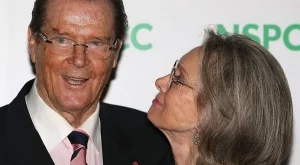 Отиде си Роджър Мур, изиграл Джеймс Бонд