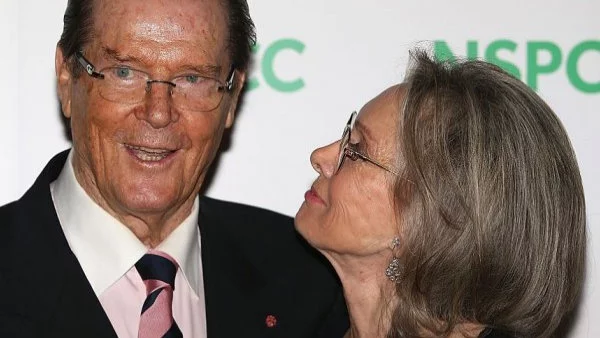 Отиде си Роджър Мур, изиграл Джеймс Бонд