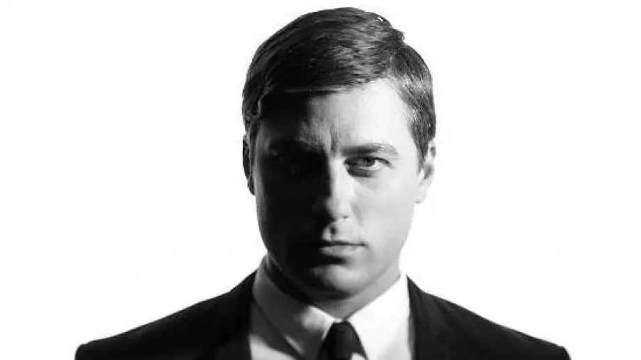 Владо Карамазов се съблече и показа мускули (СНИМКА)