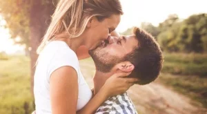 Ако искате да се влюби, не разкопчавайте дрехите, а сърцето