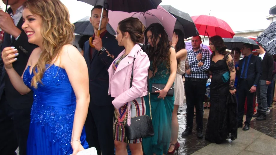 Абитуриентският бал ще излезе между 3000 и 5000 лв.  