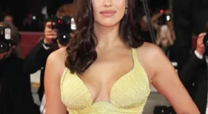 Ирина Шейк се съблече гола 3 месеца след раждането (видео)