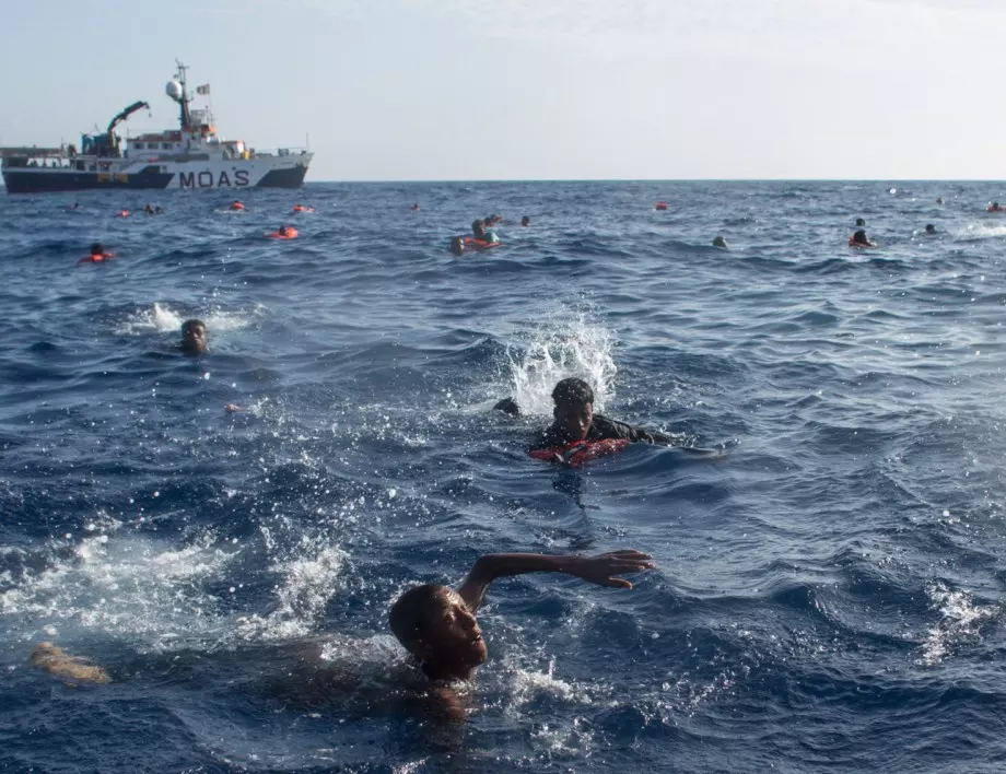 Испанската брегова охрана спаси 200 мигранти на Коледа 