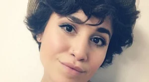 3 къси прически за дами с къдрави коси