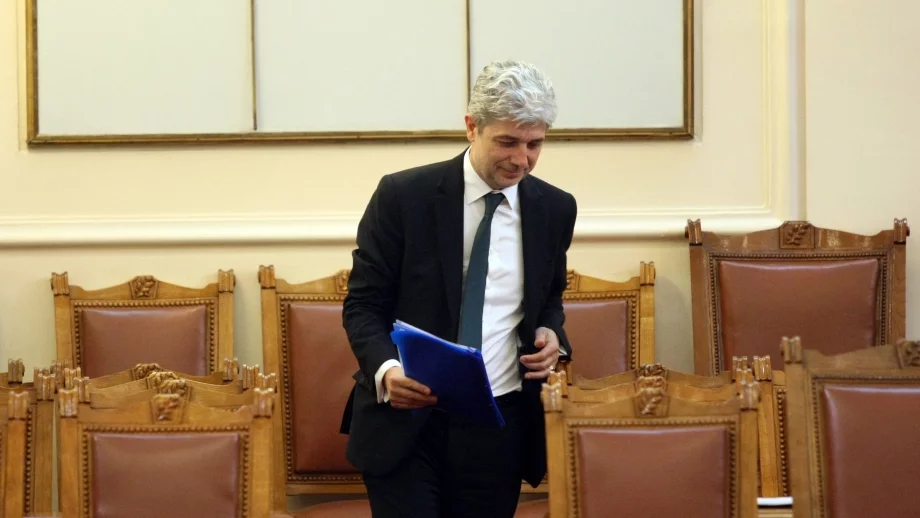 Не можем да забраним вноса на стари коли, каза екоминистърът