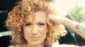 Люси Дяковска лекува разбито сърце