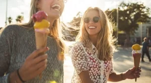 Тенденциите са по-горещи от сезона, а наръчникът им е тук