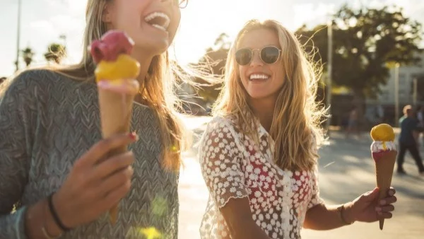 Тенденциите са по-горещи от сезона, а наръчникът им е тук