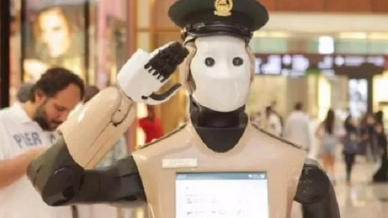 Робот вече работи в полицията в Дубай (Видео) 