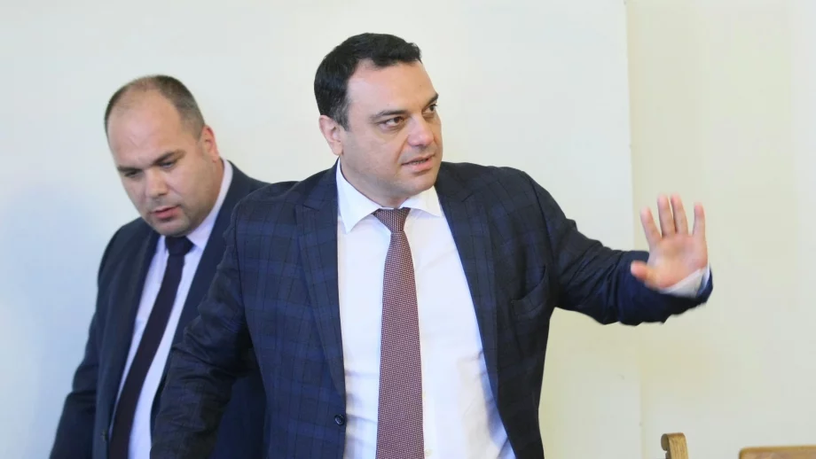 Московски: Държавата може да купи специални автомобили за изпитите по кормуване