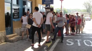 Огромни опашки от румънски туристи на Дунав мост 