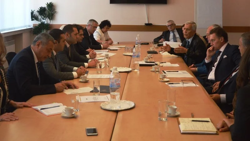 Ускоряват издаването на визи на чужденци, които ще работят в България