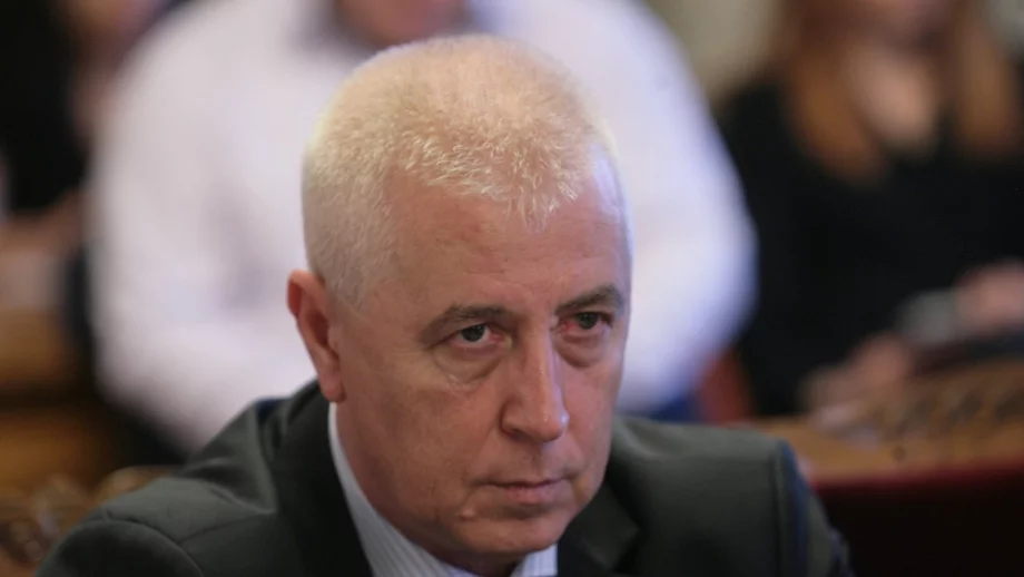 Петров: Никой не иска да работи в Спешна помощ