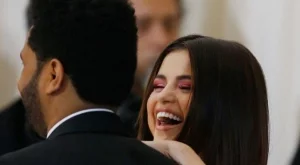 Селена Гомес е лудо влюбена в  The Weeknd