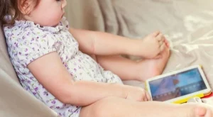 Внимавайте! Екраните нанасят сериозни вреди на децата