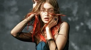 Джиджи Хадид в новата реклама на Versace