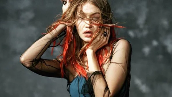 Джиджи Хадид в новата реклама на Versace