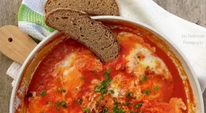 Яйца в доматен сос