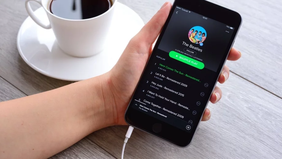 Spotify се оплака на ЕК от Apple