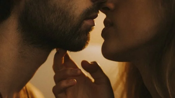 Когато се влюбиш във връзко-мразец, искащ само секс