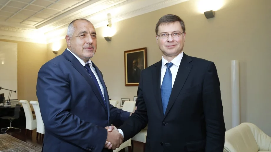 Домбровскис: България може да влезе в еврозоната до няколко години