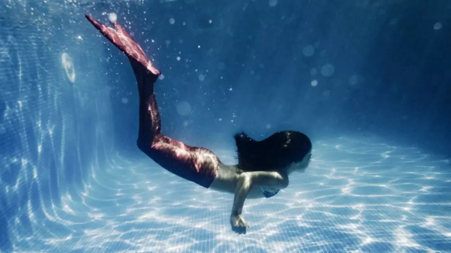 Вижте какво се случва на най-големия фест за русалки (ВИДЕО)