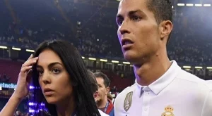 Гаджето на Роналдо показа наедряло коремче (снимки)