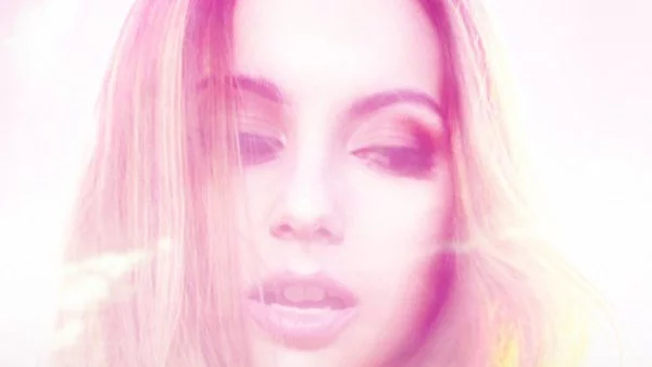 Михаела Маринова с нов сингъл (видео)