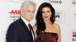 Майкъл Дъглас и Катрин Зита-Джоунс отпразнуваха рождения си ден (СНИМКИ + ВИДЕО)