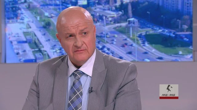 Почина Стефан Шарлопов