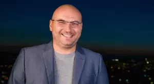 Доведената дъщеря на шеф Манчев стана репортер в "На кафе" (СНИМКА)