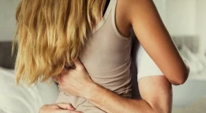 Коя е любимата ти секс поза според зодията