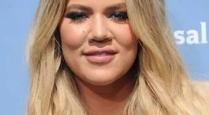 Клои Кардашиян: Бременна съм (снимка)