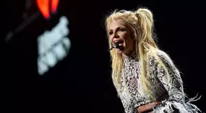 Бритни Спиърс: Баща ми ме накара да се чувствам грозна 