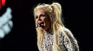 Чуйте как пее Бритни без обработка