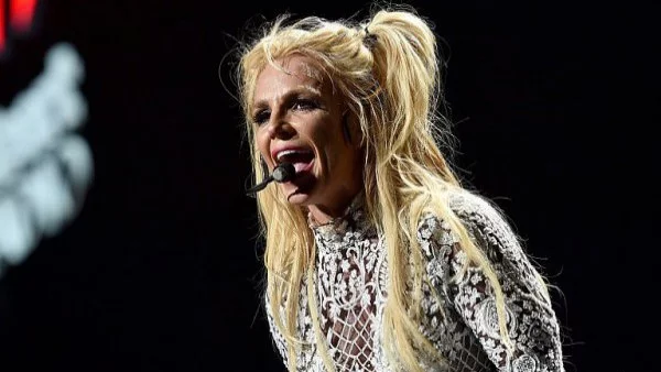 Чуйте как пее Бритни без обработка