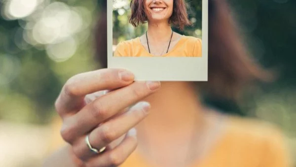 8 пози, с които винаги ще изглеждаш добре на снимки