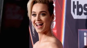 Кейти Пери ще живее в манастир