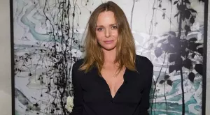 Модна революция: Стела Маккартни използва шампанско за производство на чанти