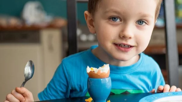 Яйцата стимулират растежа на малките деца