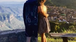 Двойка показва как изглежда любовта от разстояние