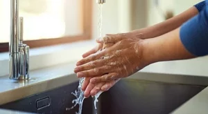 Чистите ръце пазят от летни вируси 