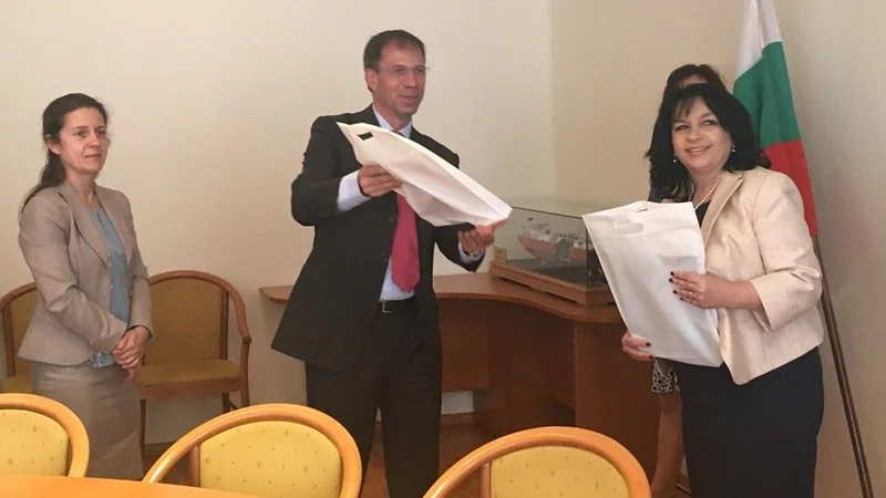 Разрешиха на "Тотал" да продължи проучването на "Хан Аспарух"