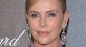 Чарлийз Терон излиза с бившия на Холи Бери