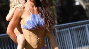 Майка на 6 деца заобича тялото си със стрии. Ето как