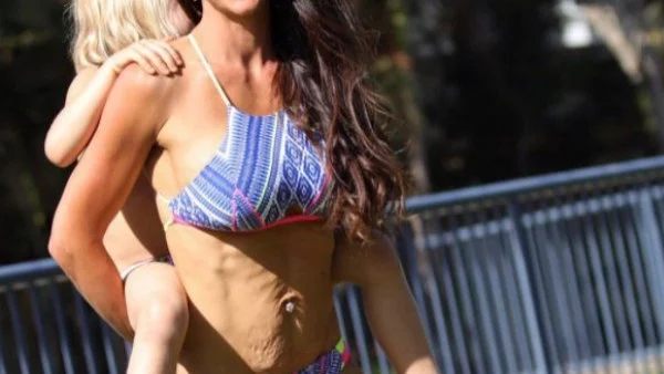 Майка на 6 деца заобича тялото си със стрии. Ето как